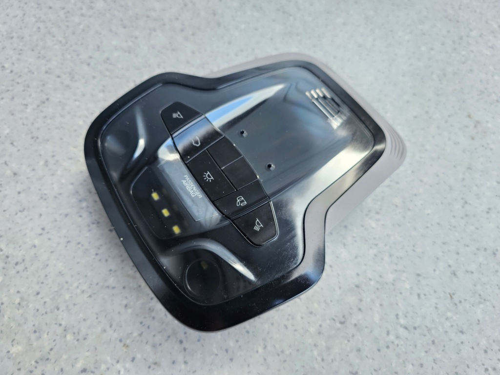 фото №1, Alfa romeo giulia лампа потолочный 0156 1305430