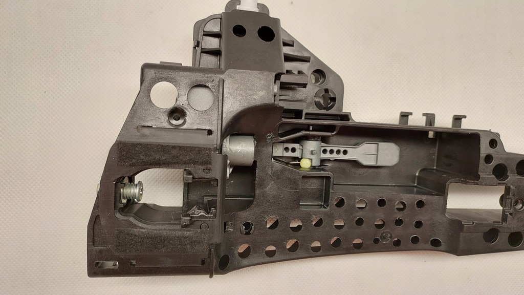 фото №11, Кронштейн ручка задняя левый audi q3 8u 8u0837885