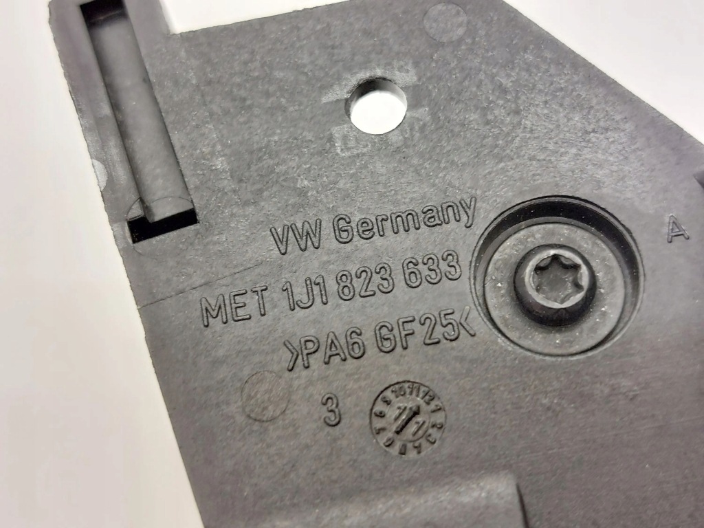 фото №6, Seat leon 1p 2011 левая ручка / кронштейн открывания крышки передней