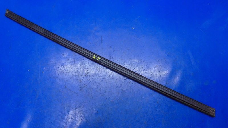 фото №3, Молдинг дверь уплотнитель правый перед land rover discovery sport 14-24r