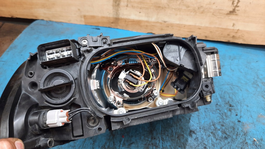 фото №10, Фара правый 30698886 volvo v50 04-12r