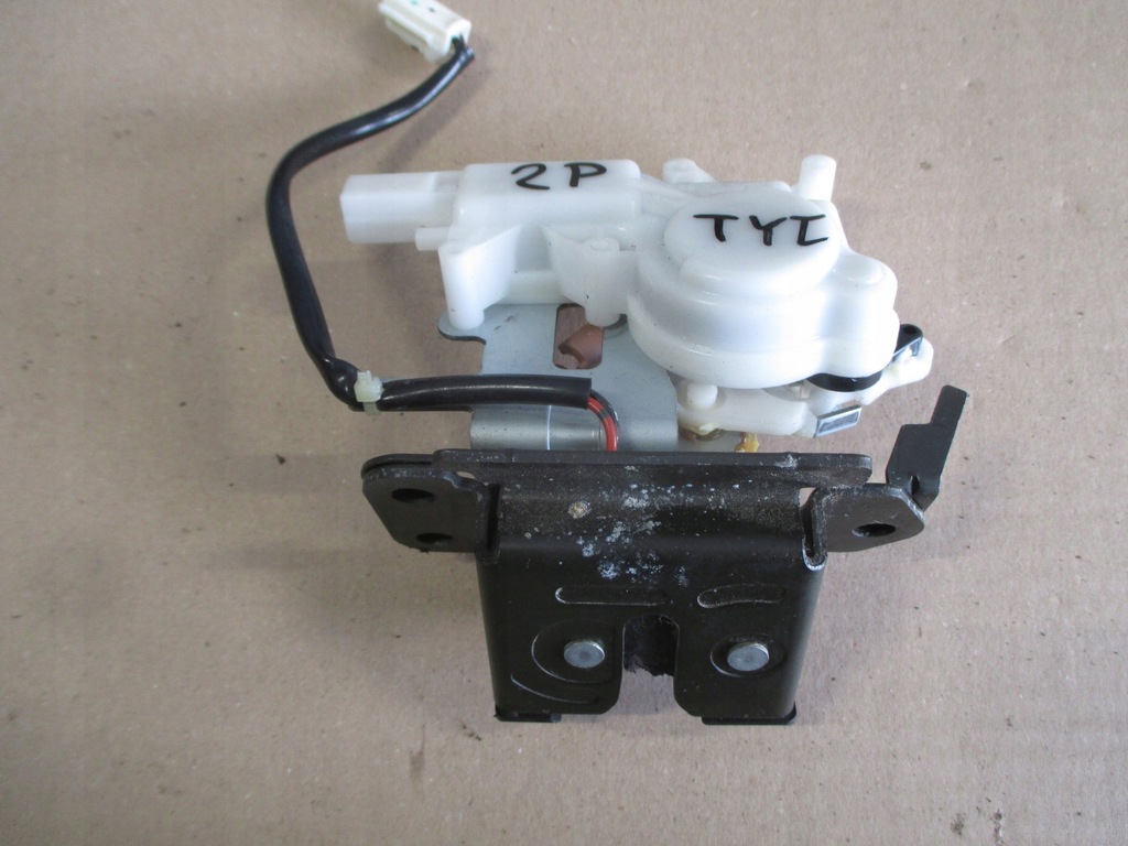 фото №2, Mazda 5 cr 05-10 замок кришки