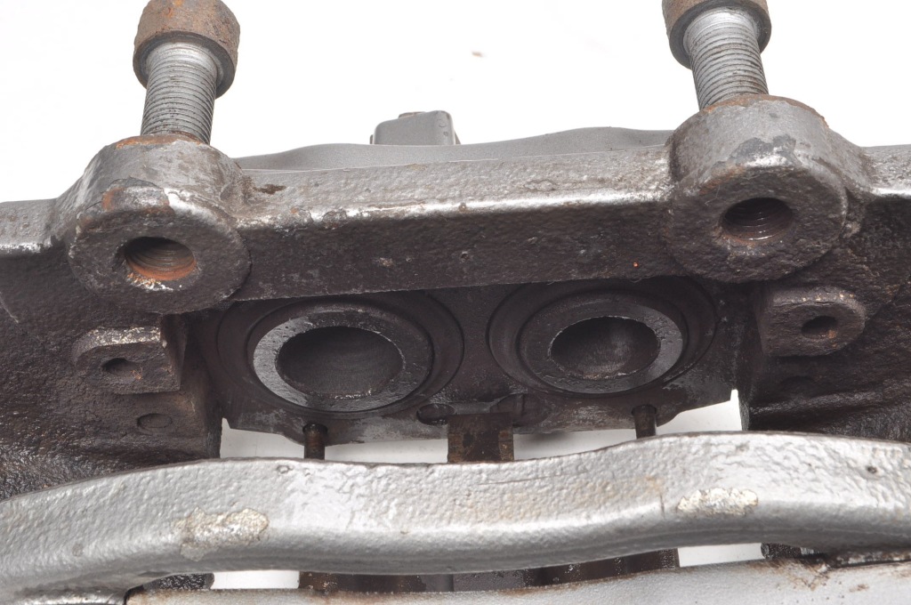 Maserati quattroporte v суппорт тормозной правый перед 20723304 20833300 в Украине