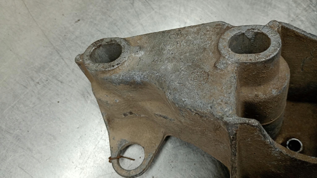 Кронштейн двигателя 4b0199351a vw passat b5 audi a4 b5 Киев