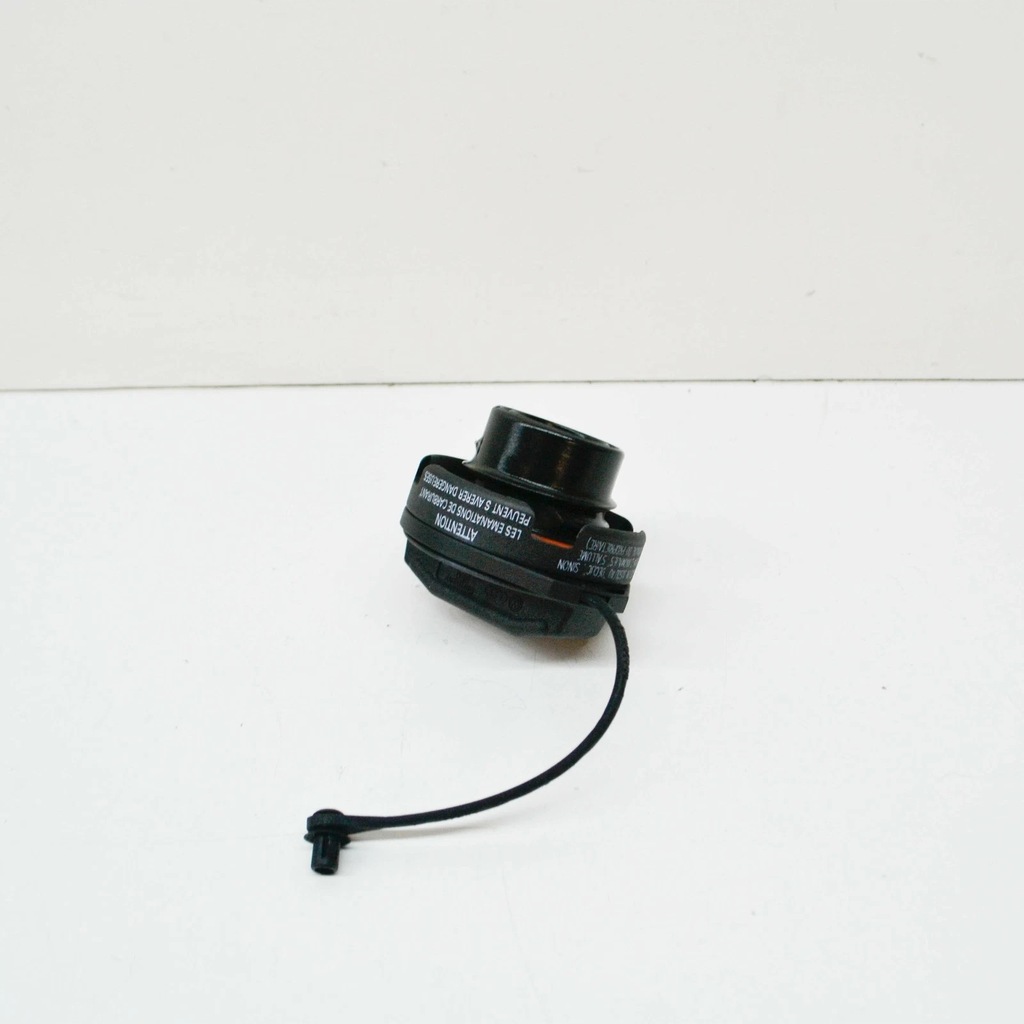 фото №7, Audi a8 d3 gas cap with strap 4e0201550b