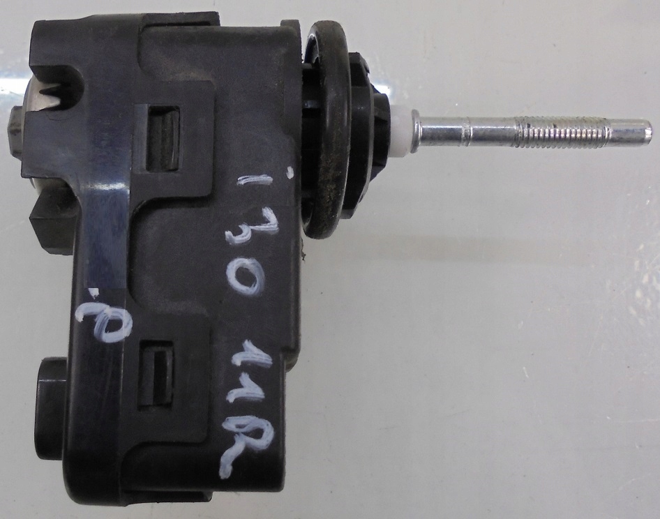 фото №1, Hyundai i30 i lift моторчик регулювання лампи перед