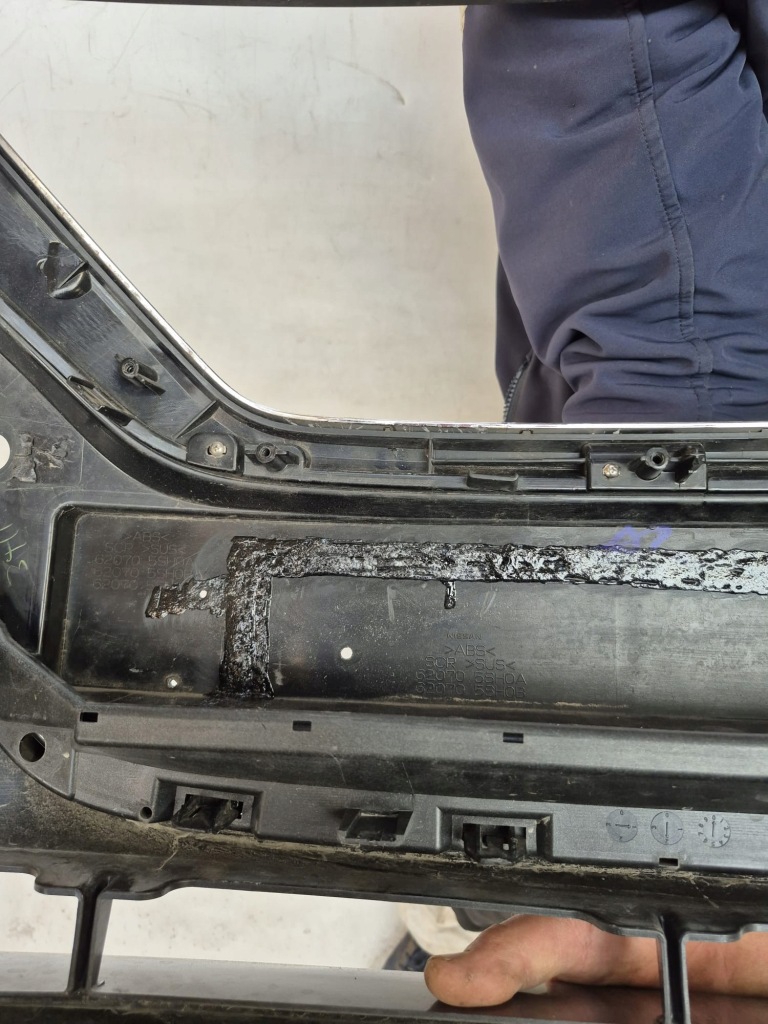 Nissan leaf 2 2 17- бампер перед передній pdc 620225sh0h в Україні