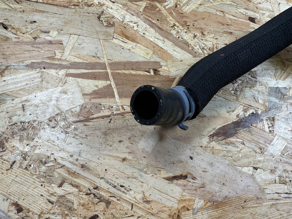 фото №7, Труба шланг wąż wody porsche taycan 9j1 4ke121036b 2019-