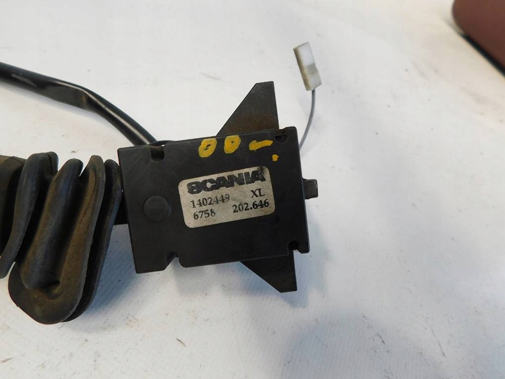 фото №7, Scania p94 260km 2000r переключатель поворотники