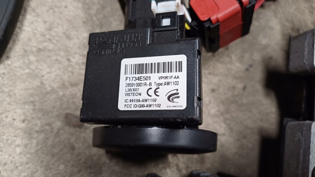 Dacia spring бортовой компьютер блок управления 237d40543r Оригинал