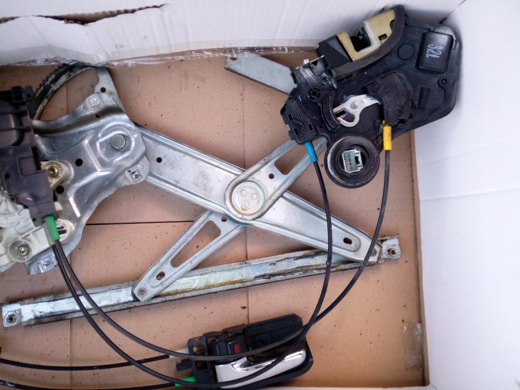 фото №1, Corolla e12 02-07 kombi замок двері лівий задня eu