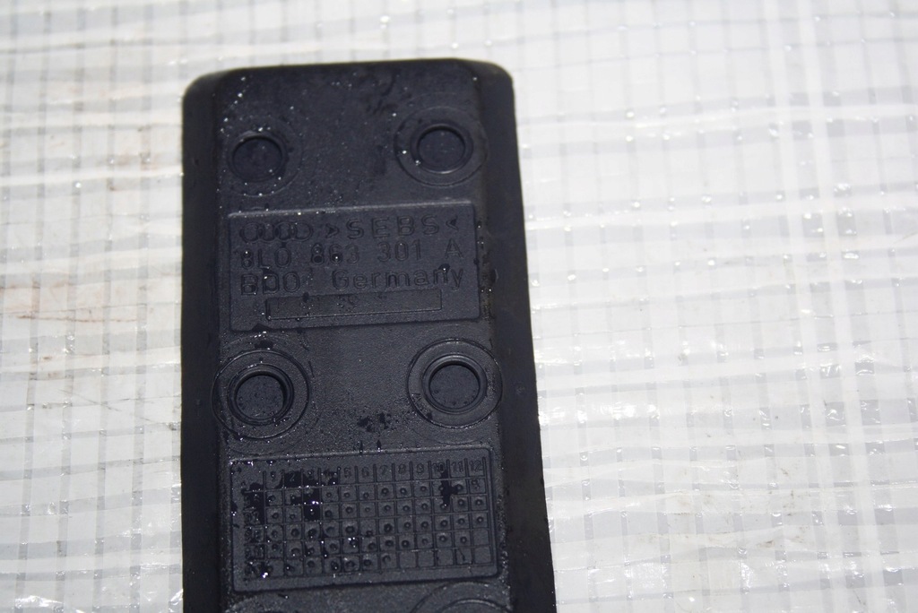 фото №5, Гумка тунель бардачка audi a3 8l lift 8l0863301a