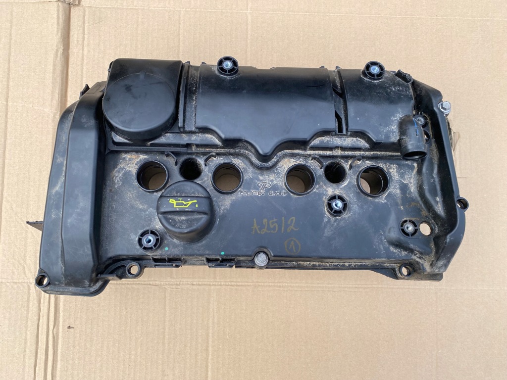 Citroen c5 peugeot 3008 кришка захист клапанів 9818425480 оригінал Ціна