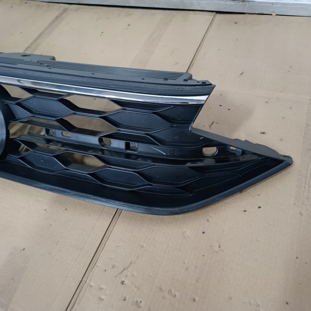 Решітка радіатора решітка  vw taigo r-line 2g7853651 в Україні