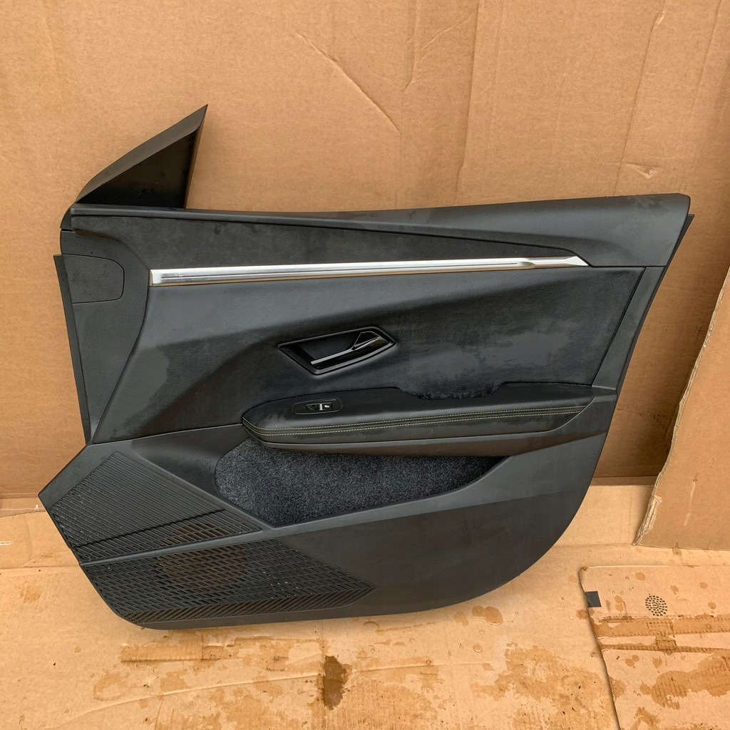 фото №1, Renault megane v e-tech права оббивка обшивка двері перед