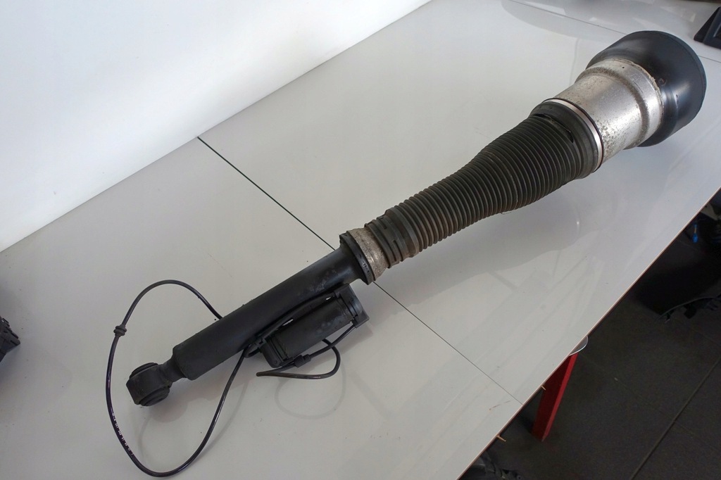 фото №6, Mercedes w221 амортизатор задняя правый airmatic задний s-klasa