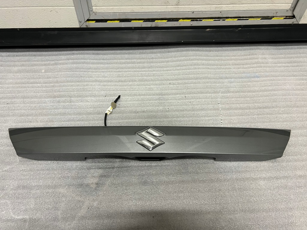 фото №1, Suzuki vitara накладка крышки rok 2020 цвет a9g