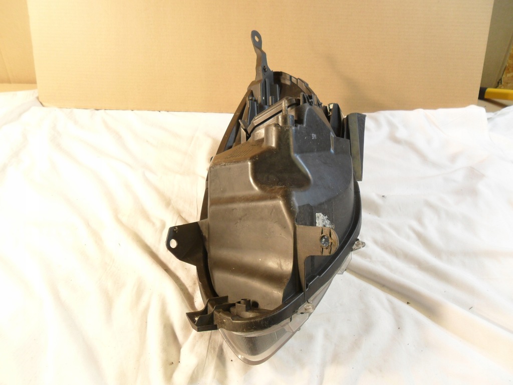 фото №16, Renault twingo ii лампа правая перед 271528-00re