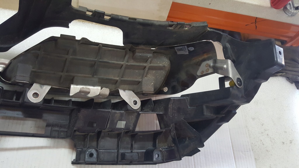 фото №10, Права наконечник вихлоп + кронштейн audi a4 b9 8w0253826q 8w0807348g демонтаж