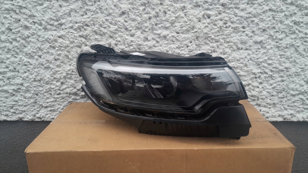 Купить Фара правый  перед jeep compass 2 2 рестайлинг  full led 005223944000 новая оригинальный номер идеальное состояние