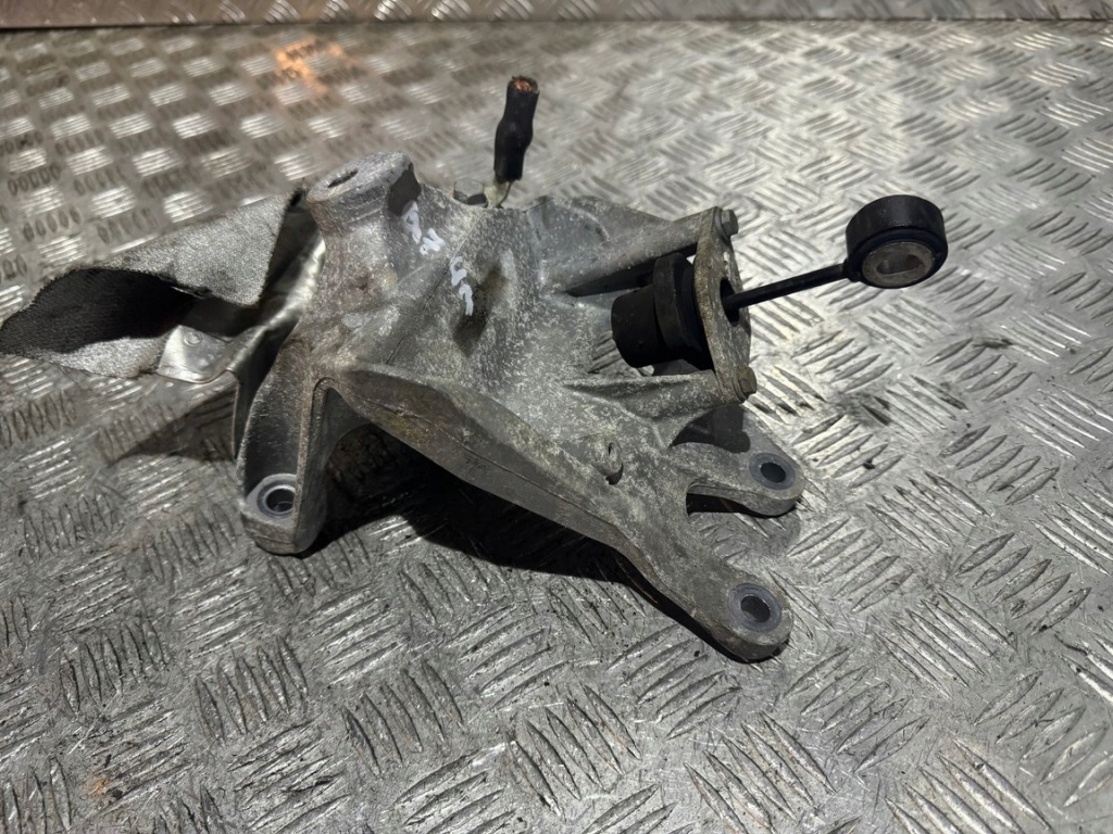 фото №1, Audi q7 4m 3.0 tdi кронштейн двигуна 4m0199308at