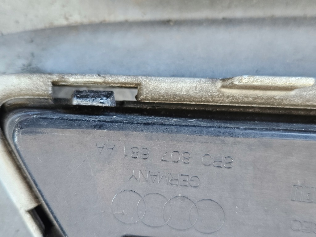 Audi a3 8p0 рестайлинг  бампер перед решётка радиатора решётка левая с Разборки