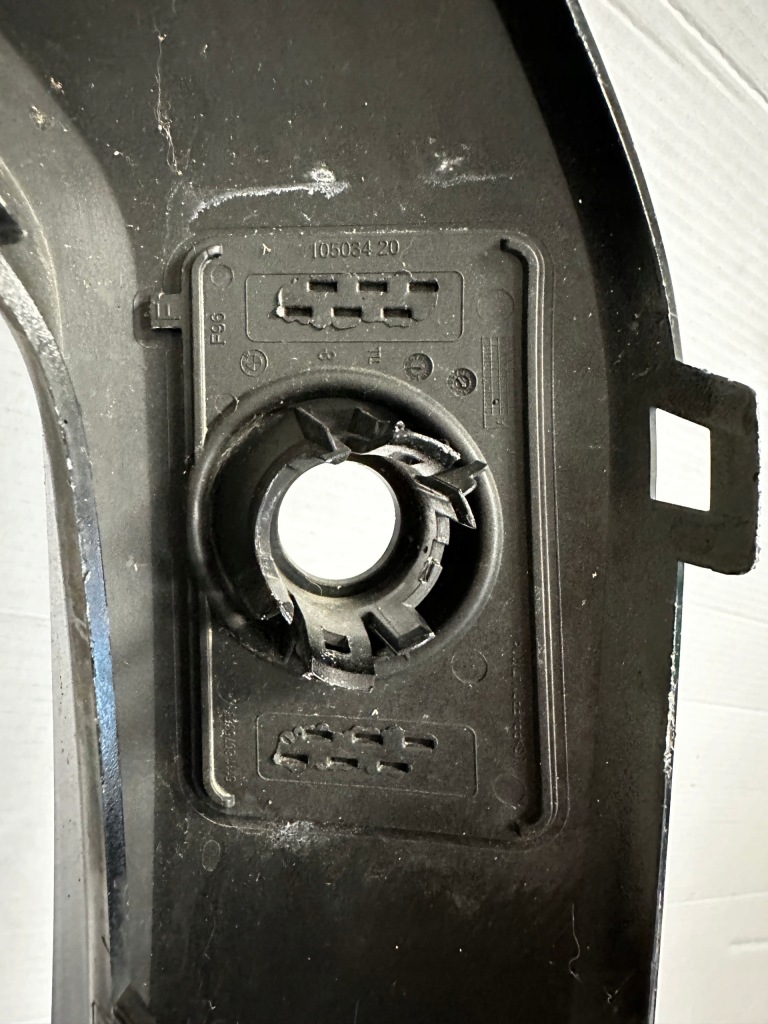 Bmw f96 защита рамка бампера перед правый 5111 8076688 10503420 Недорого