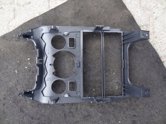 фото №2, Рамка защита радио панель peugeot 5008 i