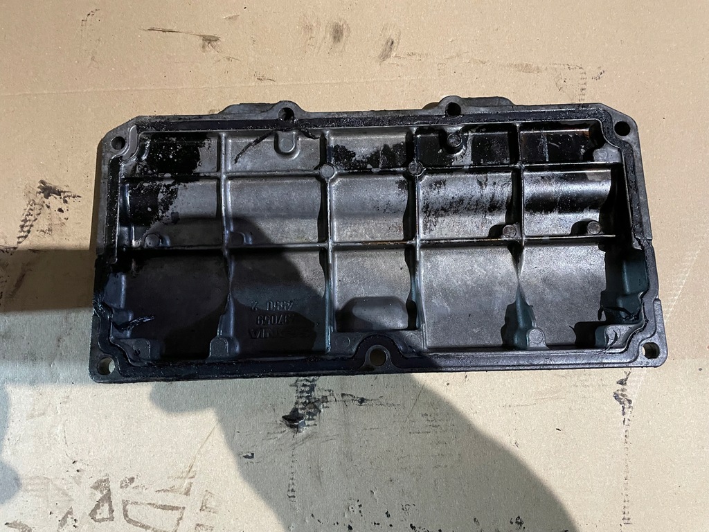 фото №4, Крышка защита вала распределительного вала scania r 1497059