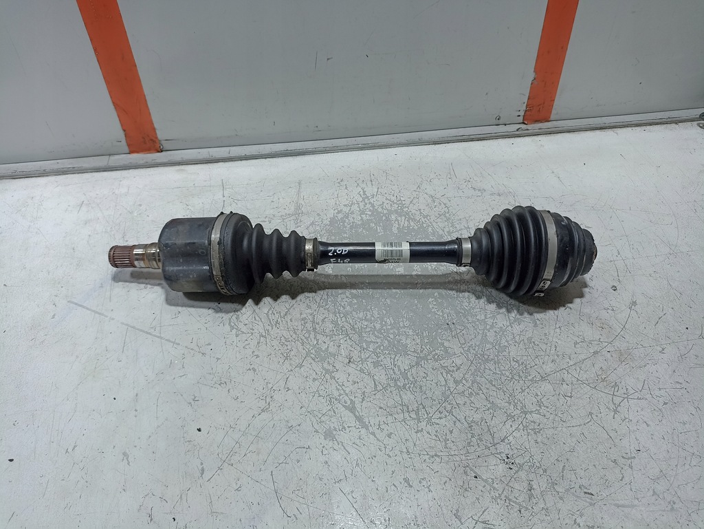 фото №1, Bmw x1 f48 приводной вал левая передняя 2.0 d автоматическая коробка передач 8643375