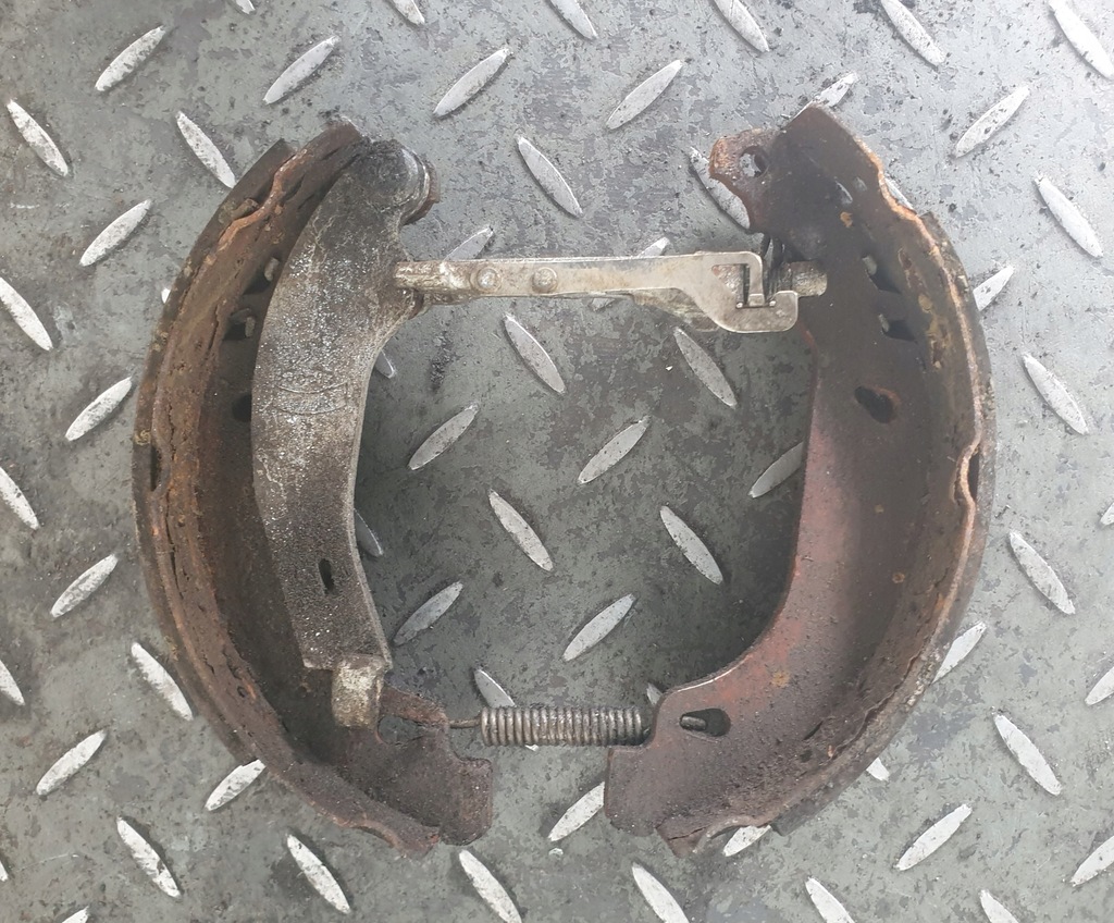 фото №2, Тормозные колодки тормозные левая renault clio i lift