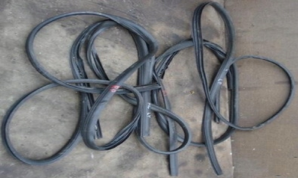 фото №1, Mercedes ml w163 прокладка вокруг дверь задняя