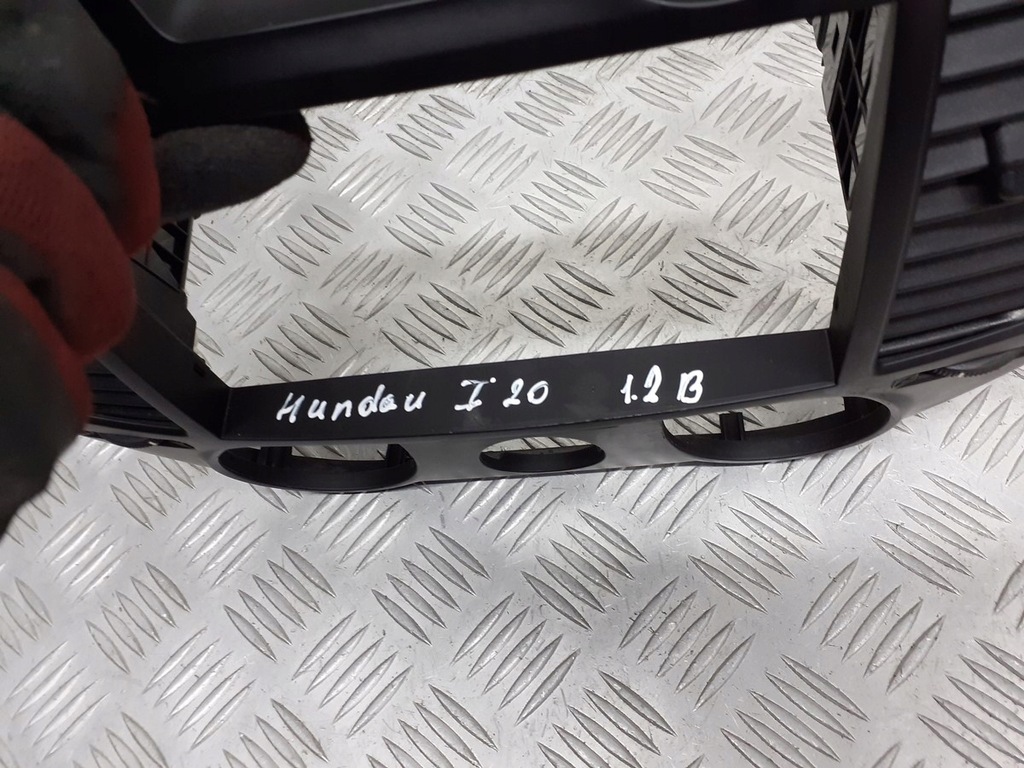 фото №3, Решётка обдув средняя hyundai i20