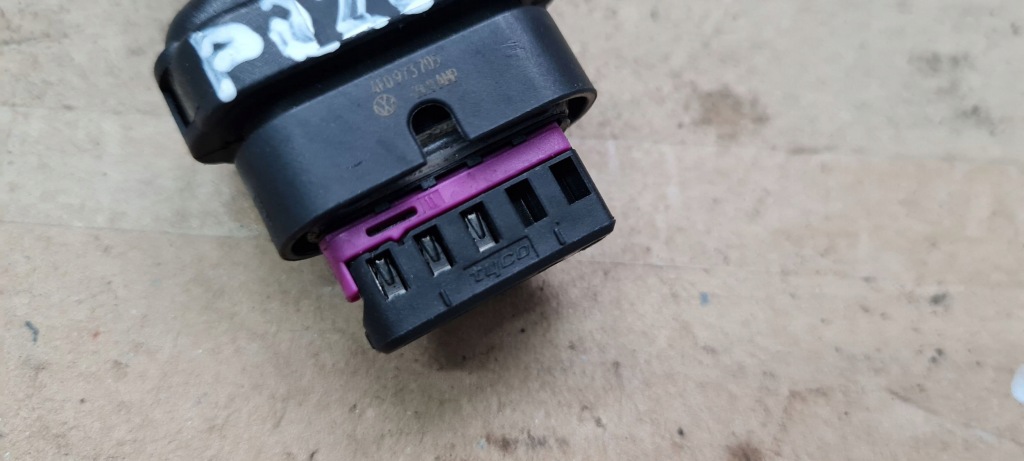 Q5 8r штекер колодка расходомер 4f0973705 a6 c8 4k q7 4m q8 q5 a4 b9 с Разборки