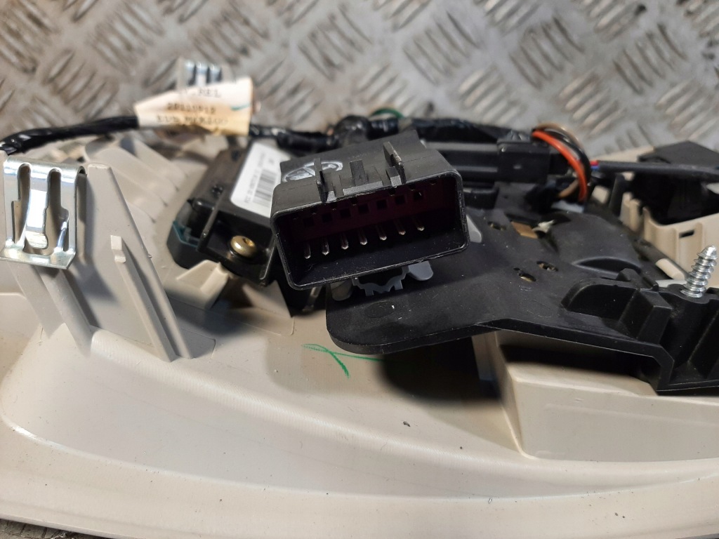 Chevrolet silverado 12r лампа стельовий кабіни 22780471 22784269 Ціна