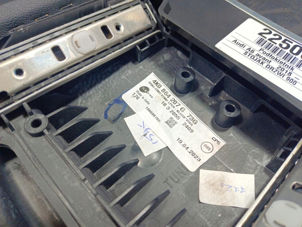 фото №5, Audi a6 c8 avant подлокотник 4k0864207g