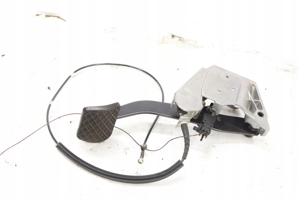 Купити Mercedes w124 педаль гальма 1242901019