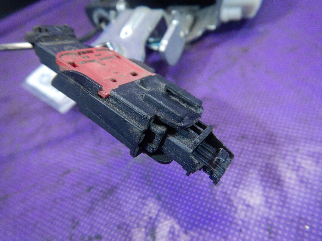 Renault clio 3 hb 3d 05-09 ремень безопасности левая перед 34052804a Недорого