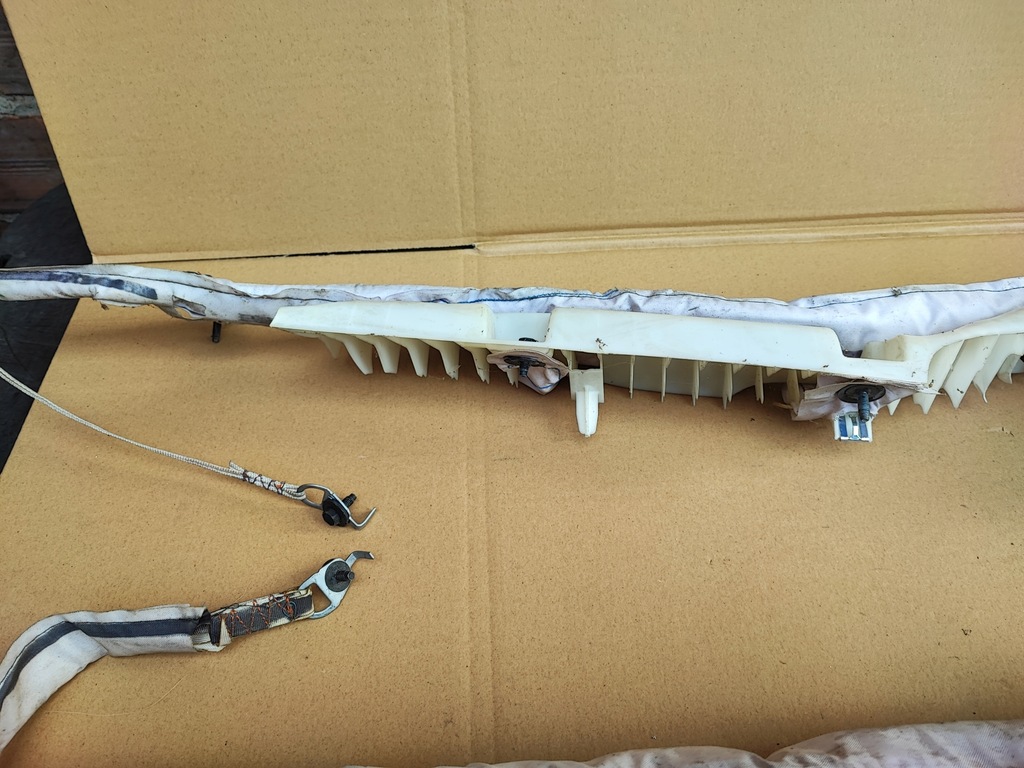 фото №7, Chrysler grand voyager iv шторка безопасности правая