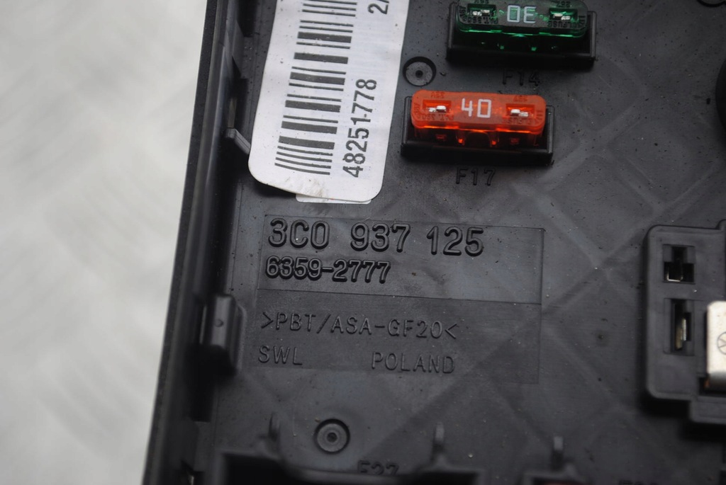 фото №5, Коробка предохранителей volkswagen оригинальный номер 3c0937125