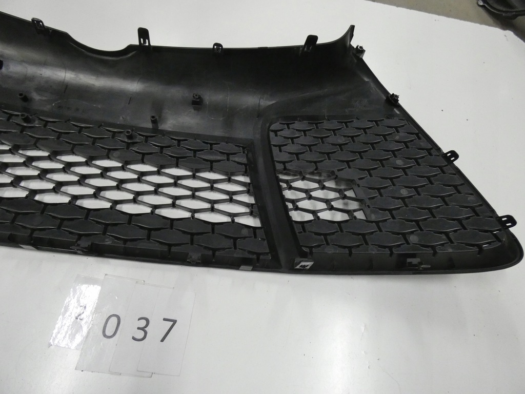 фото №13, Решётка бампера средняя toyota camry 2.037