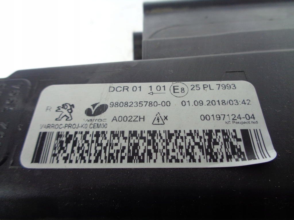 фото №10, Лампа правая peugeot expert traveller 16- ксенон