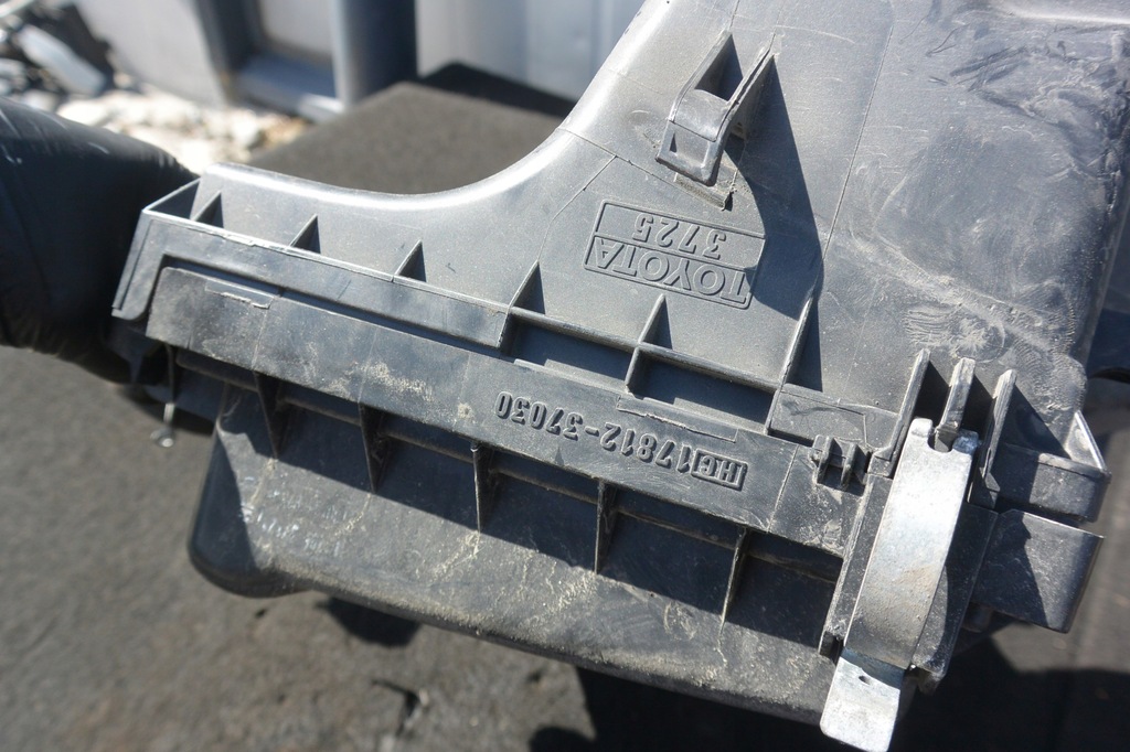 фото №9, Корпус фильтра воздуха расходомер toyota prius plus + 1.8 гибрид kpl