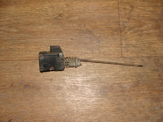 фото №1, Замок привод крышка заливной топлива land rover discovery 2 ii