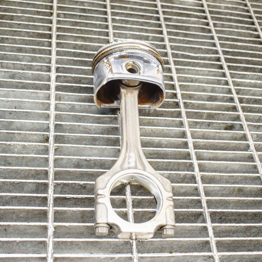 фото №1, Audi a3 s3 8p 2006 поршень