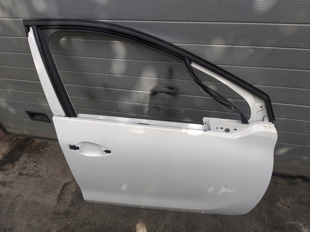 фото №1, Peugeot 2008 lift дверь правое передние ewpb