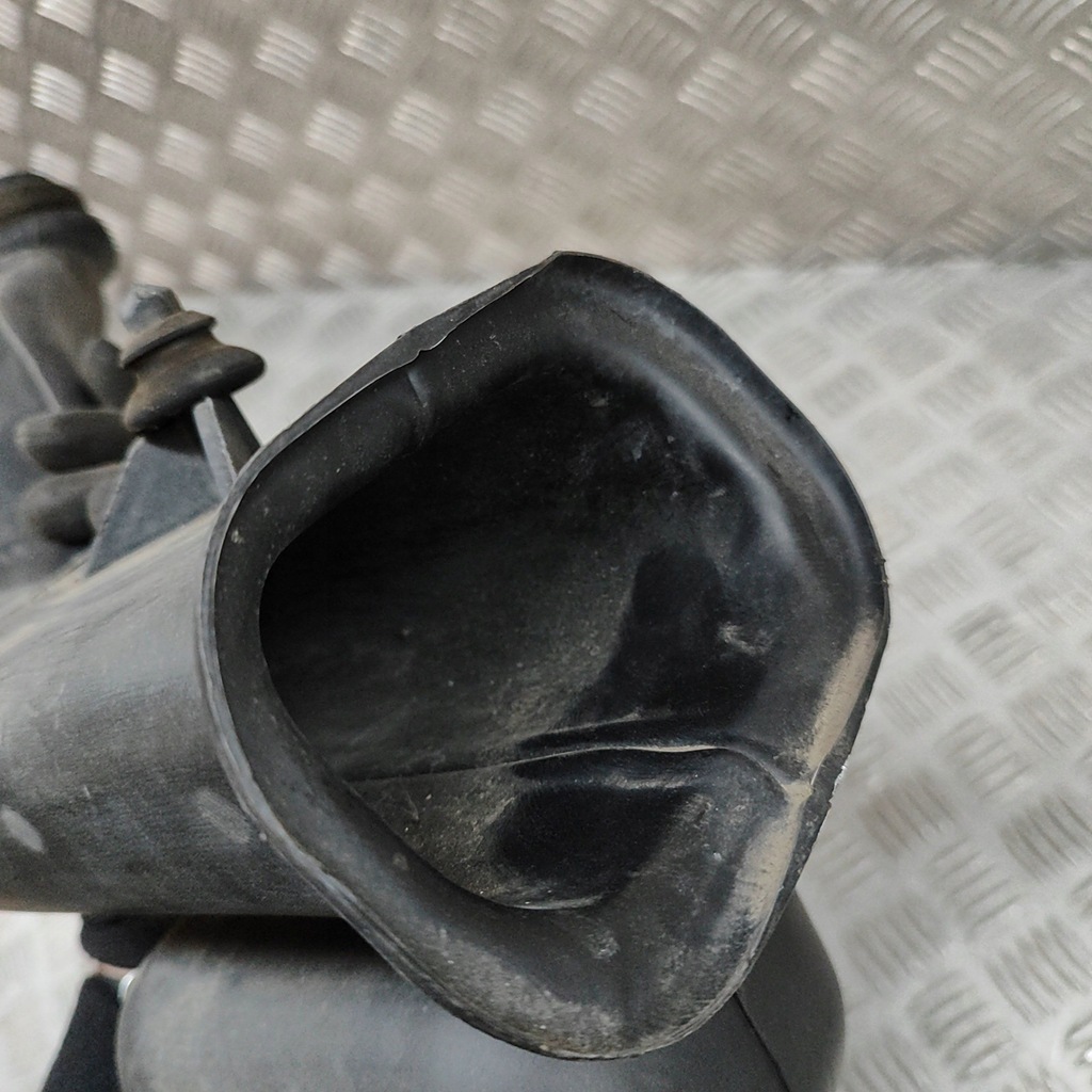 фото №5, Chrysler pacifica 2005 частина труби впуску повітря