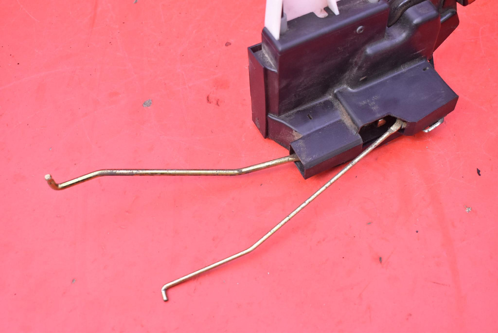 фото №8, Замок дверь правый перед передний eu hyundai santa fe 1 i 00-04