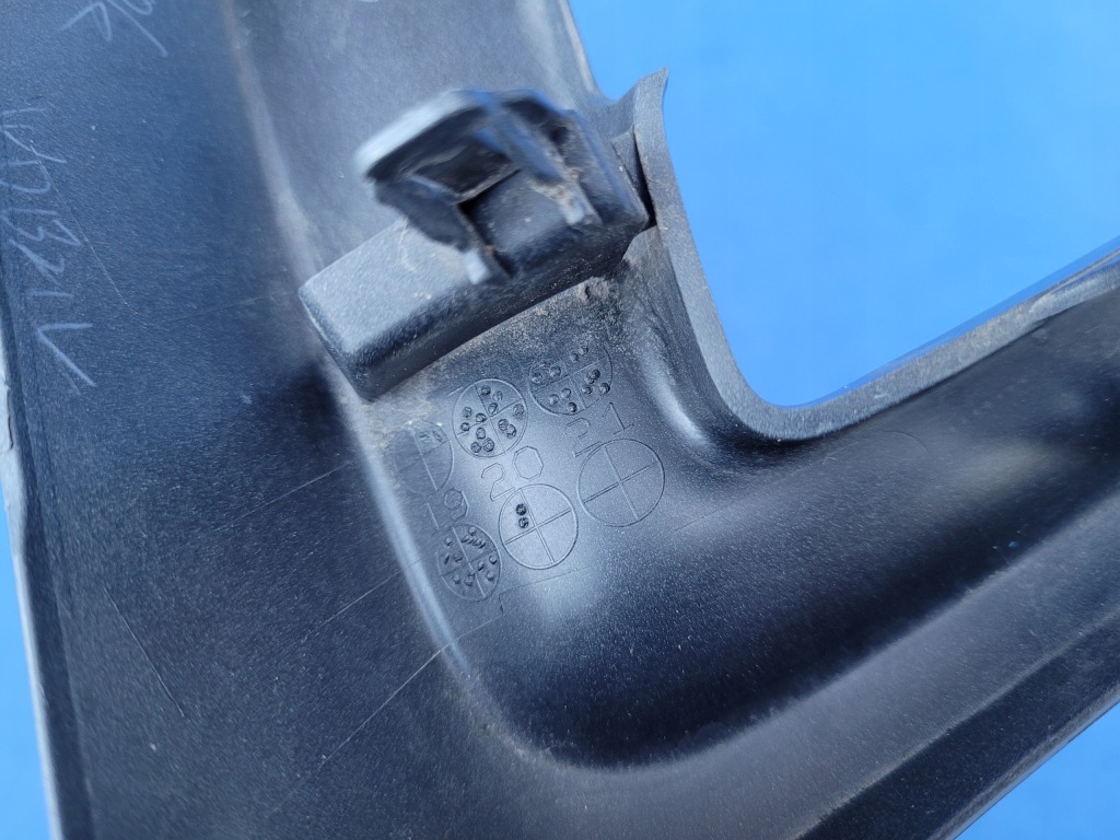 фото №8, Lexus ct ct200h lift 2017- 17- молдинг заглушка правая бампера задняя