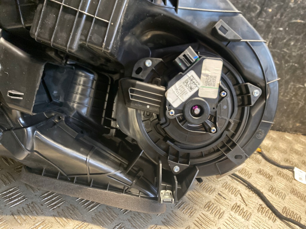 Корпус вентилятор tesla model 3 2022 149471400h в Україні